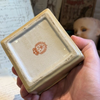 Boîte en faïence du XXème siècle - Vintage - Lotion la Peau d’Espagne