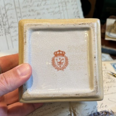 Boîte en faïence du XXème siècle - Vintage - Lotion la Peau d’Espagne