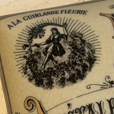 Boîte en faïence du XXème siècle - Vintage - Lotion la Peau d’Espagne