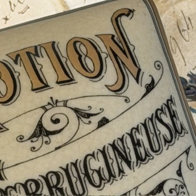 Boîte en faïence du XXème siècle - Vintage - Lotion la Peau d’Espagne