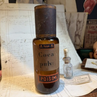Coca powder - POISON - Antique apothecary bottle - Drug (Cocaine)