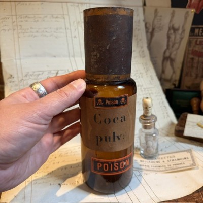 Coca powder - POISON - Antique apothecary bottle - Drug (Cocaine)