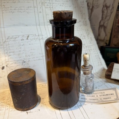 Coca powder - POISON - Antique apothecary bottle - Drug (Cocaine)