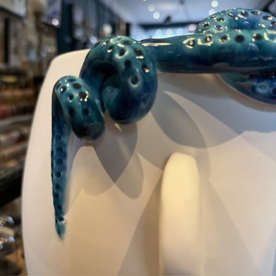 Large decorative vase Salvo by Patrizia Italiano – Octopus – Handmade white ceramic from Sicily