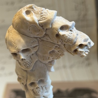 Totem Crânes - Sculpture en bois de cerf