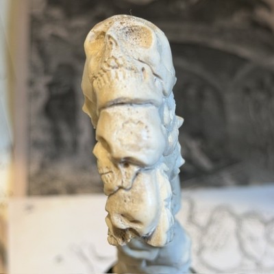 Totem Crânes - Sculpture en bois de cerf