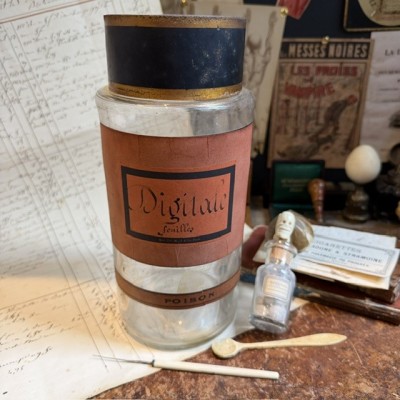 Foxglove leaves - POISON - Antique Pharmacy Bottle - Apothecary Jar