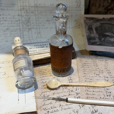 Aconite tincture - POISON cabinet - Antique pharmacy bottle