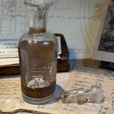Aconite tincture - POISON cabinet - Antique pharmacy bottle
