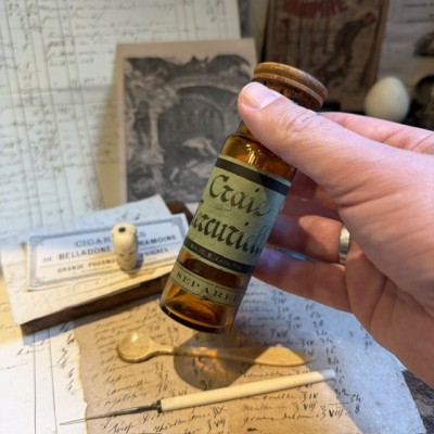 Mercury Chalk - Syphilis - POISON cabinet - Antique pharmacy bottle