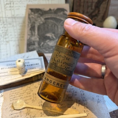 Calomel Powder - Mercury - POISON cabinet - Antique pharmacy bottle