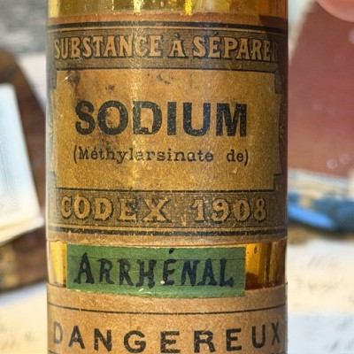 Arrhénal - Arsenic - POISON cabinet - Antique pharmacy bottle