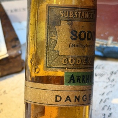 Arrhénal - Arsenic - POISON cabinet - Antique pharmacy bottle