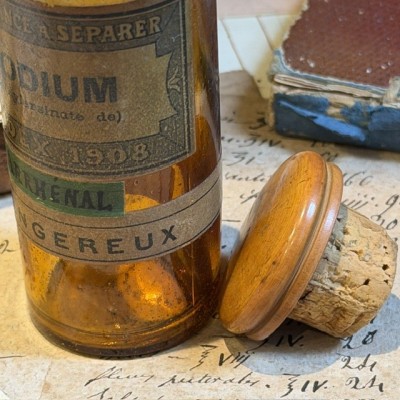 Arrhénal - Arsenic - POISON cabinet - Antique pharmacy bottle