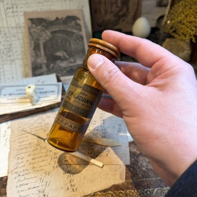 Ipecacuanha Opiate Powder - Dover's Powder - POISON cabinet - Antique pharmacy bottle