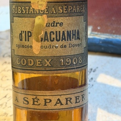 Ipecacuanha Opiate Powder - Dover's Powder - POISON cabinet - Antique pharmacy bottle