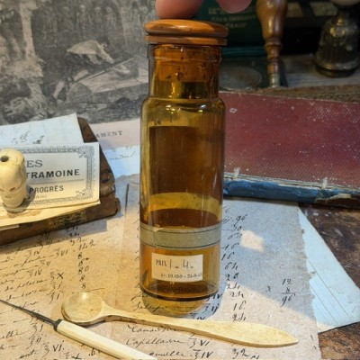 Ipecacuanha Opiate Powder - Dover's Powder - POISON cabinet - Antique pharmacy bottle