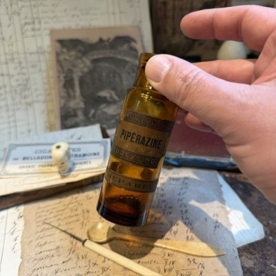Piperazine - POISON cabinet - Antique pharmacy bottle