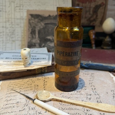Piperazine - POISON cabinet - Antique pharmacy bottle