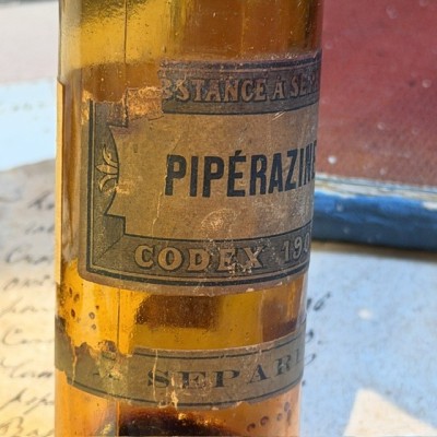 Piperazine - POISON cabinet - Antique pharmacy bottle