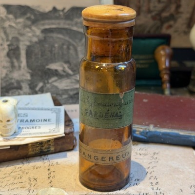 Gardénal - Phenobarbital - Barbiturates  - Barbiturates - POISON cabinet - Antique pharmacy bottle