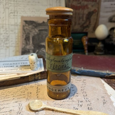 Veronal - Barbiturates - POISON cabinet - Antique pharmacy bottle