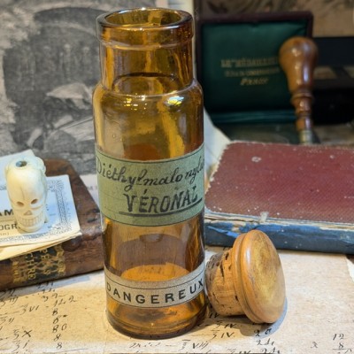 Veronal - Barbiturates - POISON cabinet - Antique pharmacy bottle
