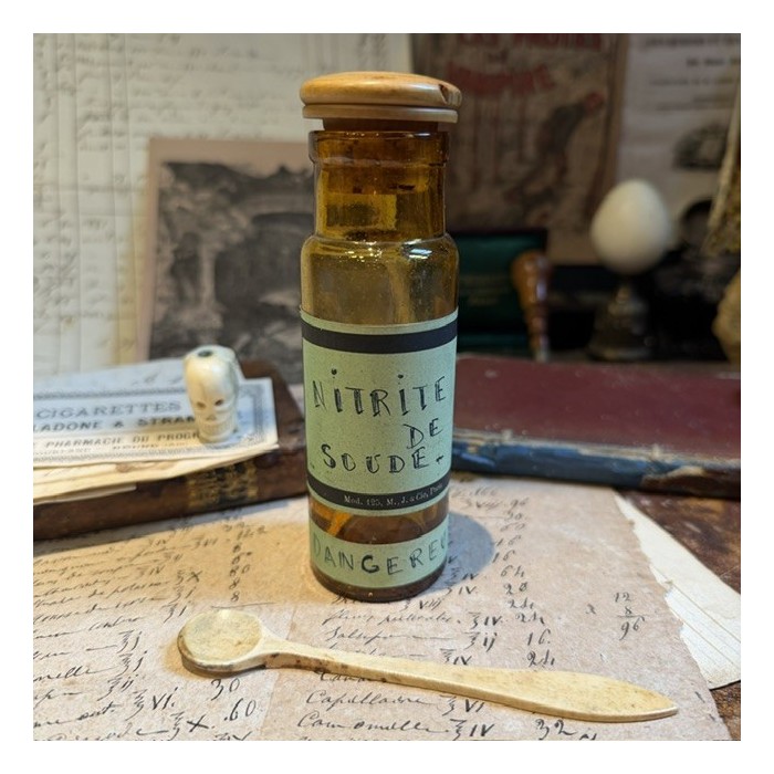 Sodium Nitrite - POISON cabinet - Antique pharmacy bottle