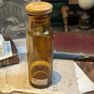 Sodium Nitrite - POISON cabinet - Antique pharmacy bottle