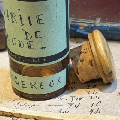 Sodium Nitrite - POISON cabinet - Antique pharmacy bottle