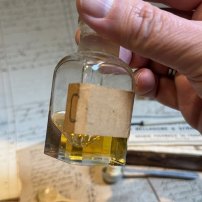 Cèdre - Cedarwood Oil - Antique pharmacy bottle - Apothecary
