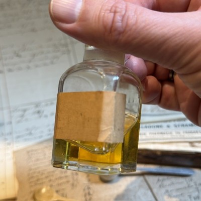 Cèdre - Cedarwood Oil - Antique pharmacy bottle - Apothecary