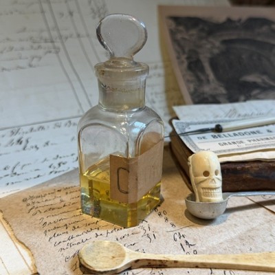 Cèdre - Cedarwood Oil - Antique pharmacy bottle - Apothecary