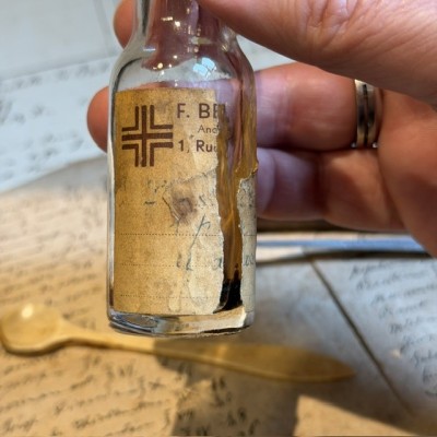 A avaler aux repas - Antique pharmacy bottle - Apothecary