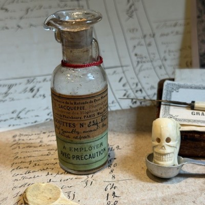 Dropper - Antique pharmacy bottle - Apothecary
