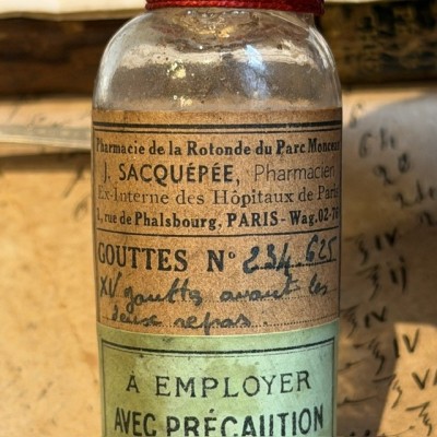 Dropper - Antique pharmacy bottle - Apothecary