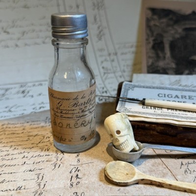 Sonéryl - Butobarbital - Barbiturates - Antique pharmacy bottle - Apothecary