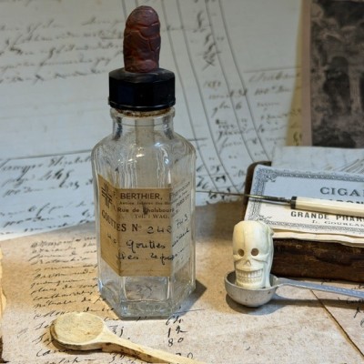 Dropper - Antique pharmacy bottle - Apothecary