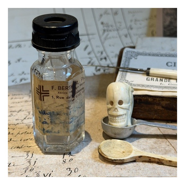 Dropper - Antique pharmacy bottle - Apothecary