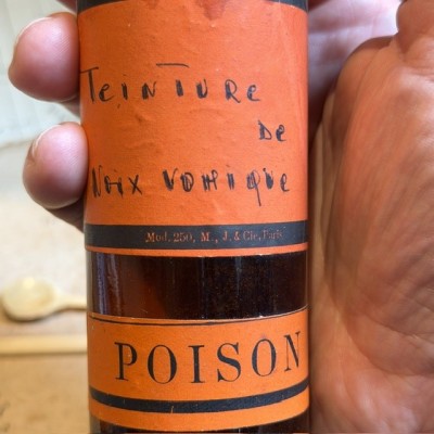 Noix Vomique - Strychnine - Poison - Flacon ancien de pharmacie