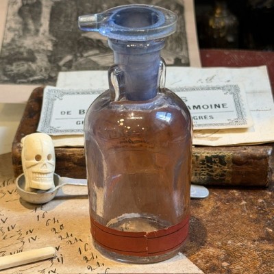 Atropine Sulphate - Belladonna - POISON cabinet - Antique pharmacy bottle