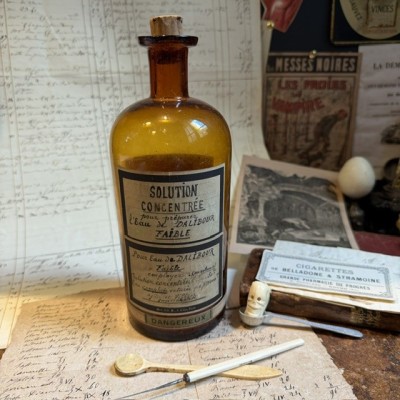 Eau de Dalibour - Dangerous - Antique pharmacy bottle - Apothecary