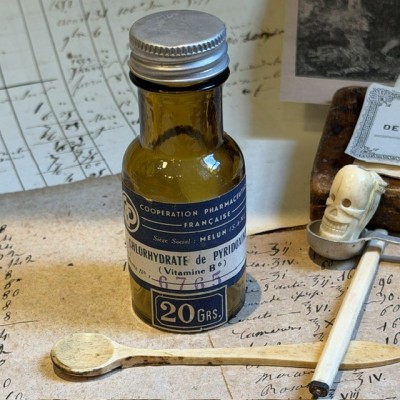 Pyridoxine hydrochloride - Vitamin B6 - Antique pharmacy bottle - Apothecary