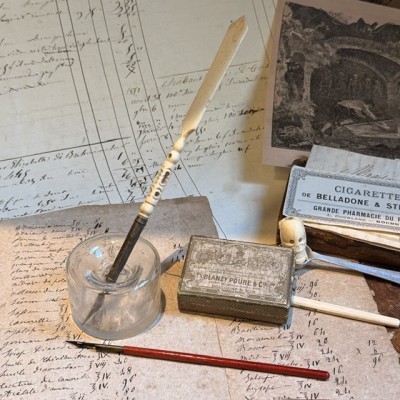 Pharmacist's Dispensary Inkwell - Moulded glass safety inking pot - 19th