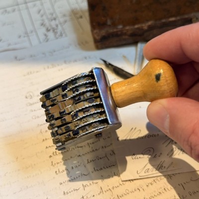 Antique mechanical date stamp with rotating discs - Light wooden handle