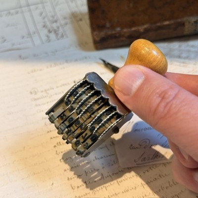 Antique mechanical date stamp with rotating discs - Light wooden handle