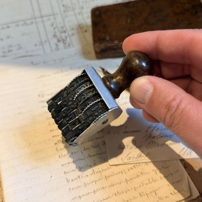 Antique mechanical date stamp with rotating discs - Weathered wooden handle