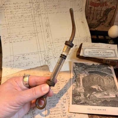 Ebonite and glass laryngeal syringe - 1939/1940