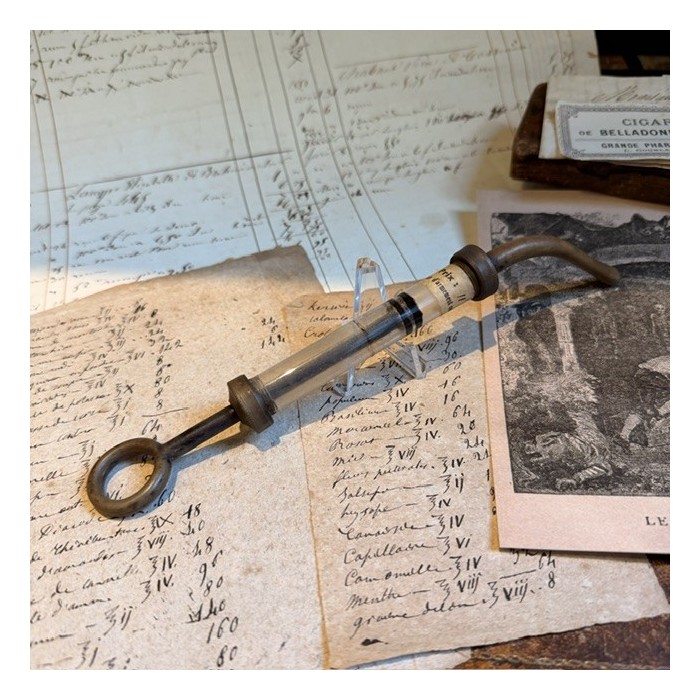 Ebonite and glass laryngeal syringe - 1939/1940