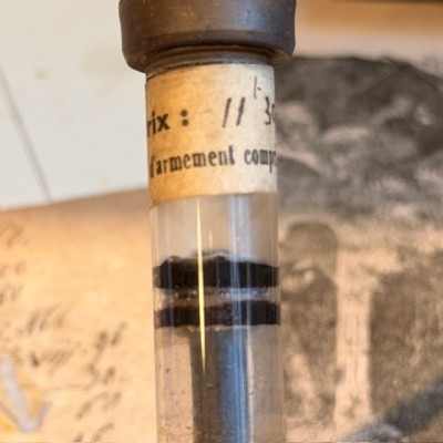 Seringue laryngée en ébonite et verre - 1939/1940